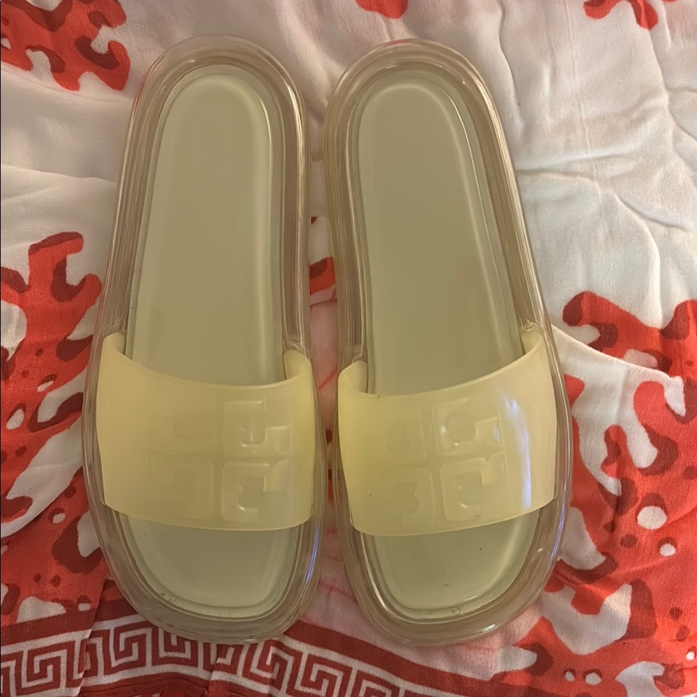 Tory Burch women’s bubble sandals ivory clear